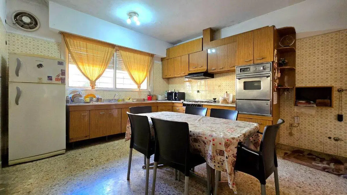 CASA VENTA 5 AMBIENTES COCHERA PATIO VERSAILLES 4