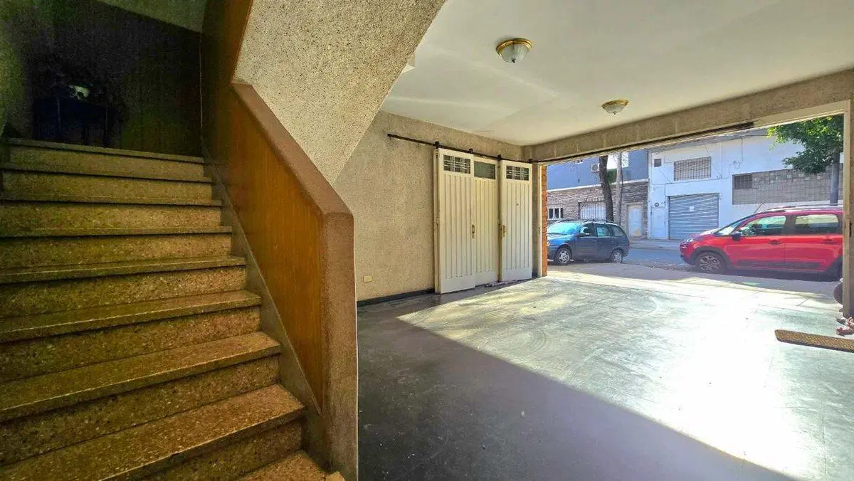 CASA VENTA 5 AMBIENTES COCHERA PATIO VERSAILLES 3