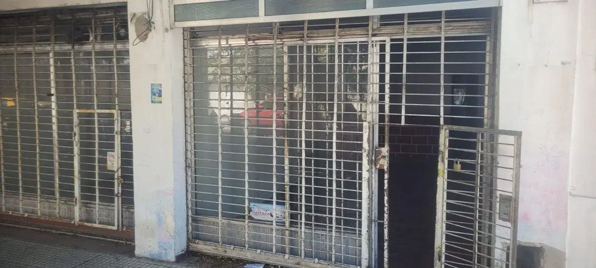 VENTA LOCAL COMERCIAL FLORES 5