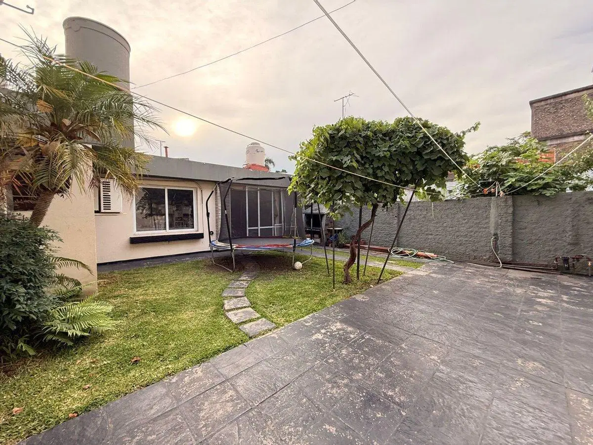 CASA 5 AMBIENTES COCHERA JARDIN  PALOMAR 3