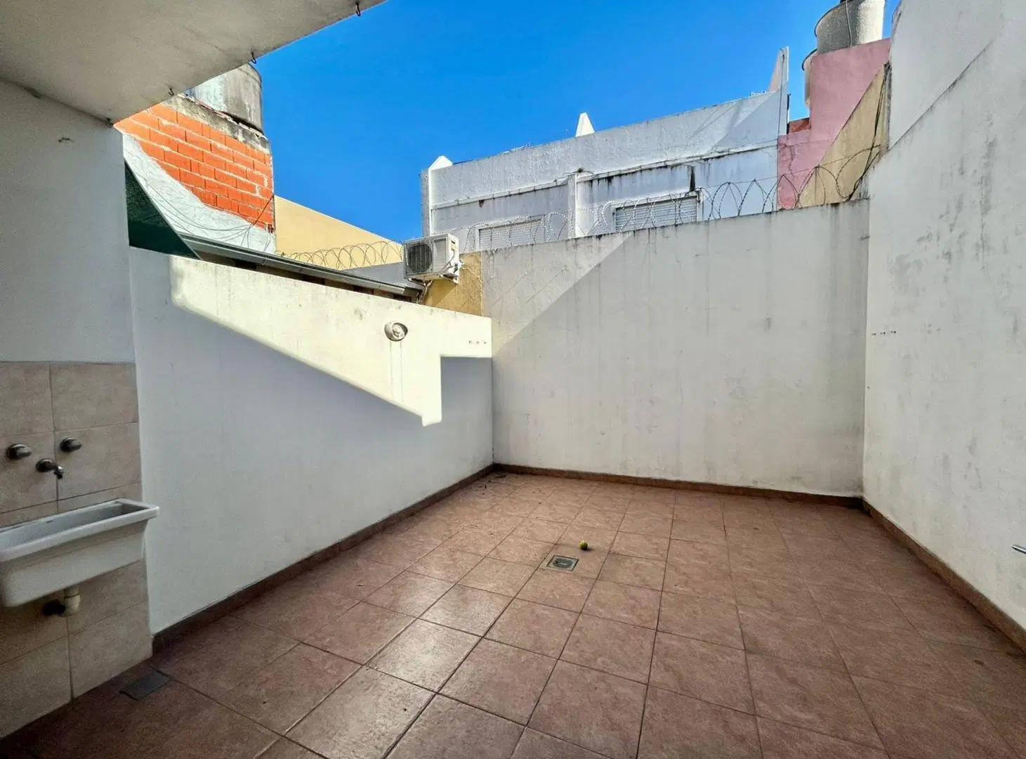 VENTA PH 2 AMBIENTES LINIERS PATIO 5