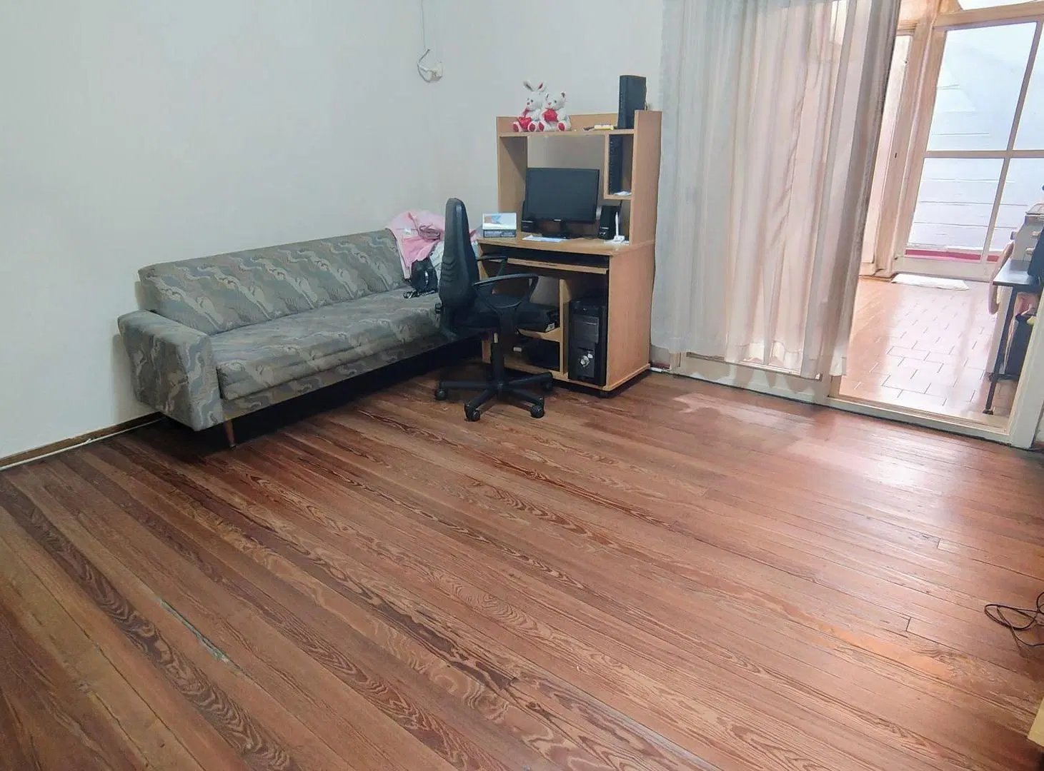 CASA DE 3 AMBIENTES CON DEPENDENCIA EN LINIERS. 2