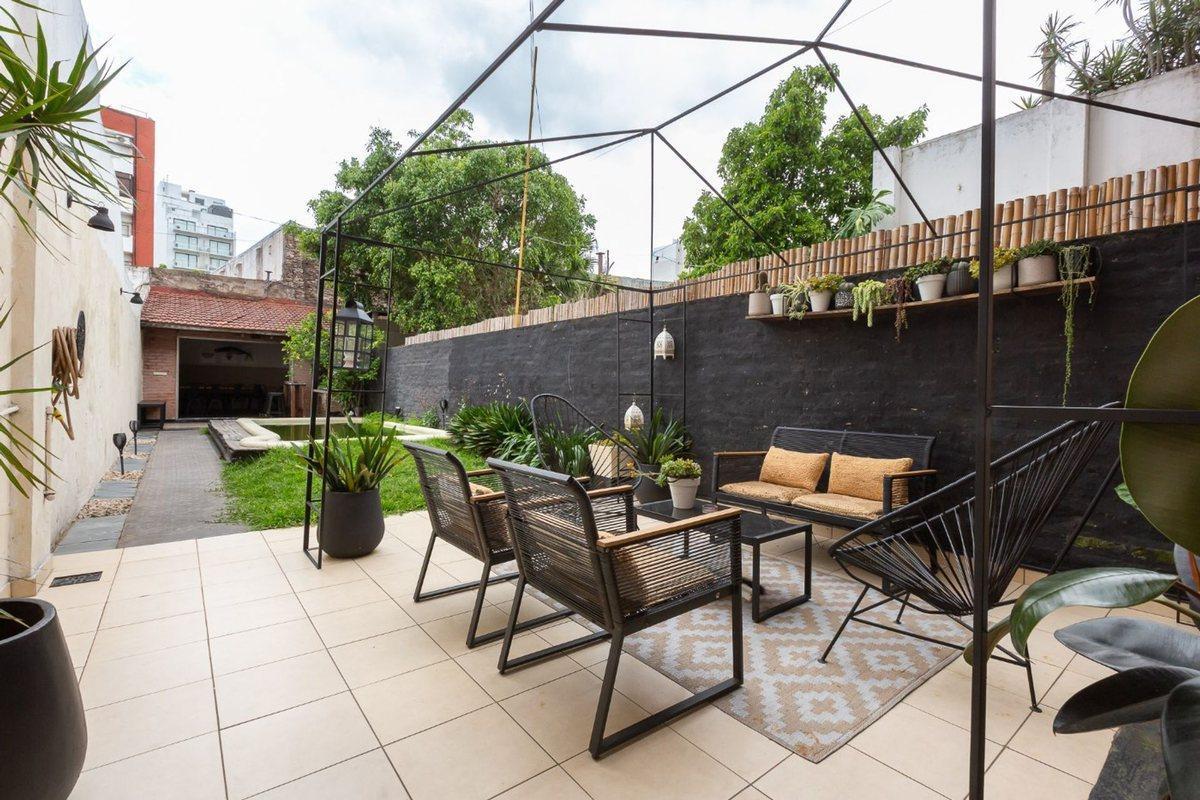 TRIPLEX 4 AMBIENTES PATIO QUINCHO PARRILLA COCHERA