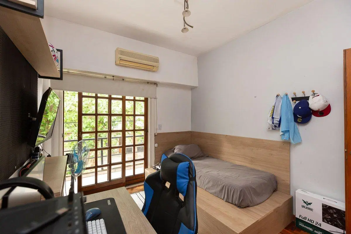 TRIPLEX 4 AMBIENTES PATIO QUINCHO PARRILLA COCHERA 4
