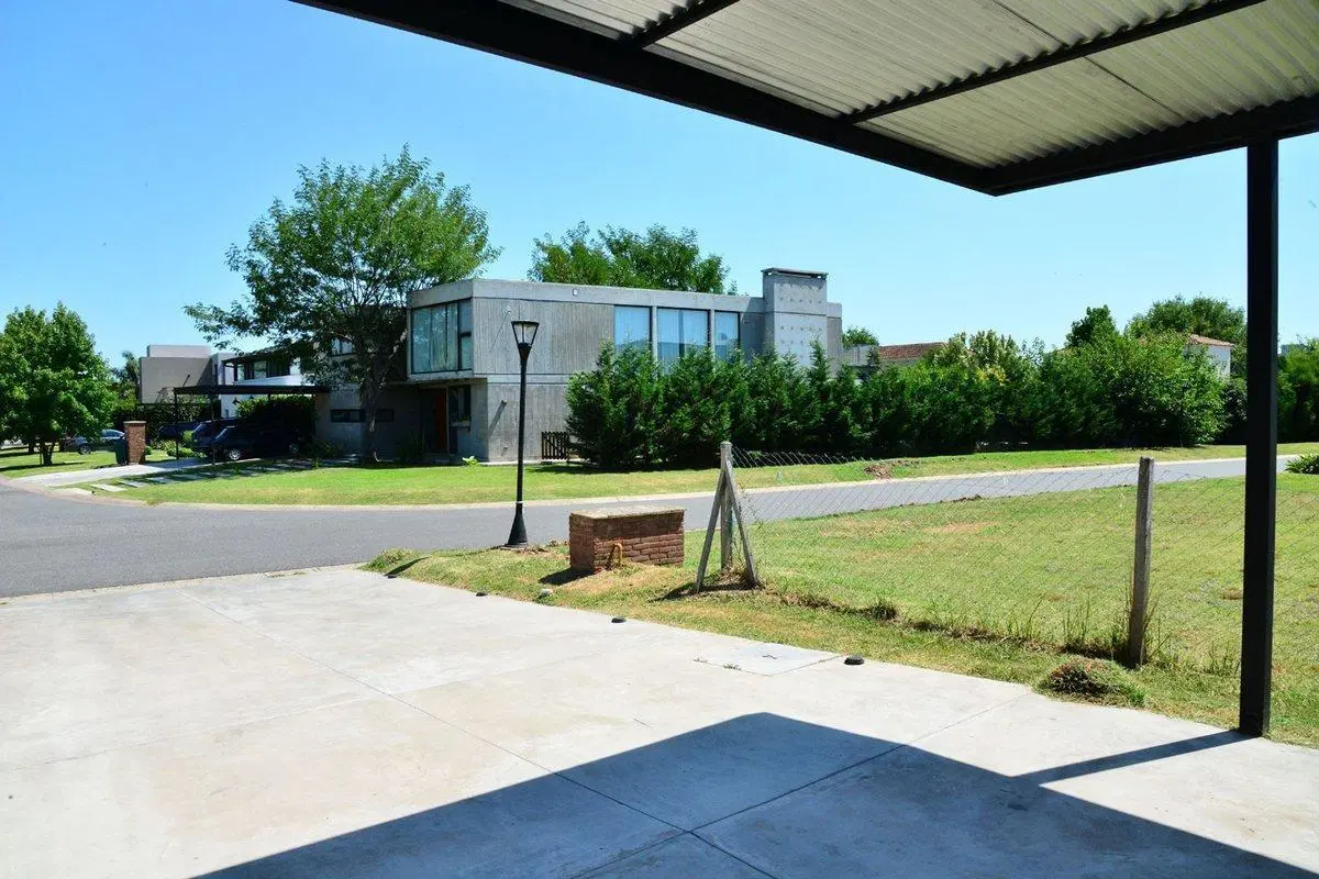 CASA 5 AMBIENTES A ESTRENAR PARQUE PILETA 3