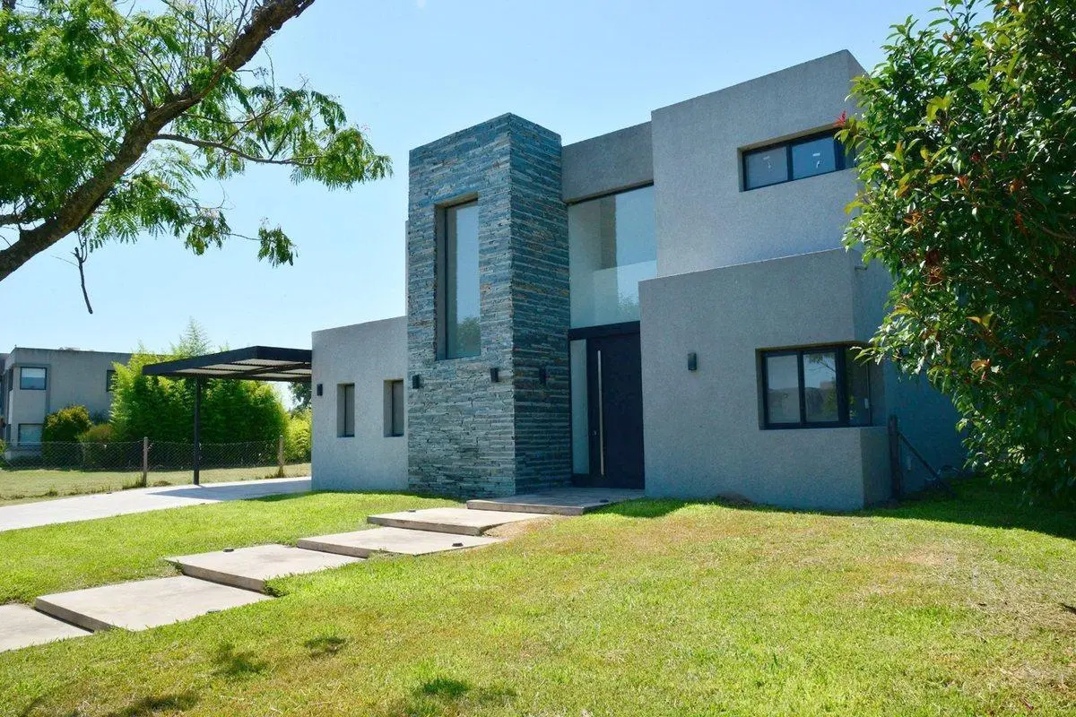 CASA 5 AMBIENTES A ESTRENAR PARQUE PILETA 2