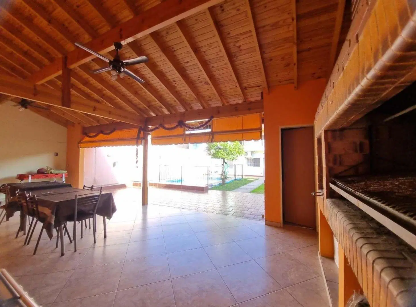 6 AMBIENTES JARDIN PILETA QUINCHO PARRILLA COCHERA 5