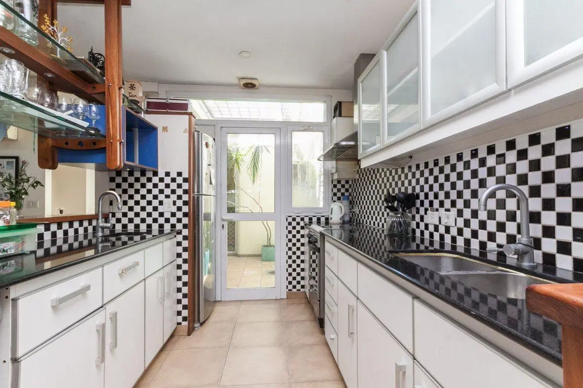 VENTA CASA 4 AMBIENTES COCHERA JARDÍN PISCINA 3