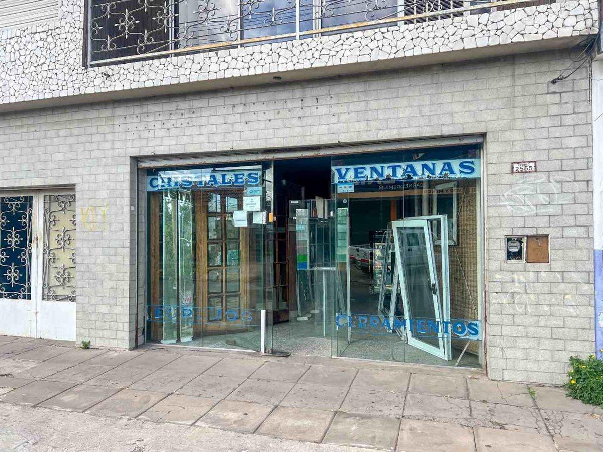 LOCAL COMERCIAL Y 2 PH EN BLOQUE TEMPERLEY