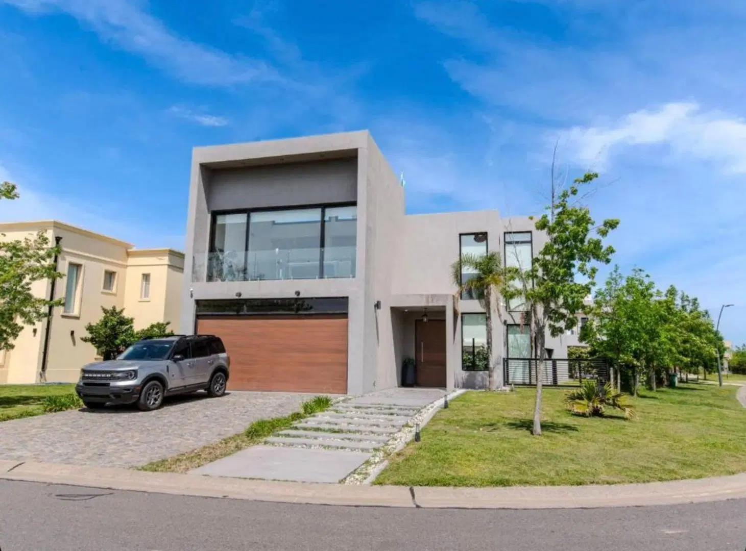 CASA EN VENTA 4 AMBIENTES ARAUCARIAS PUERTOS 4