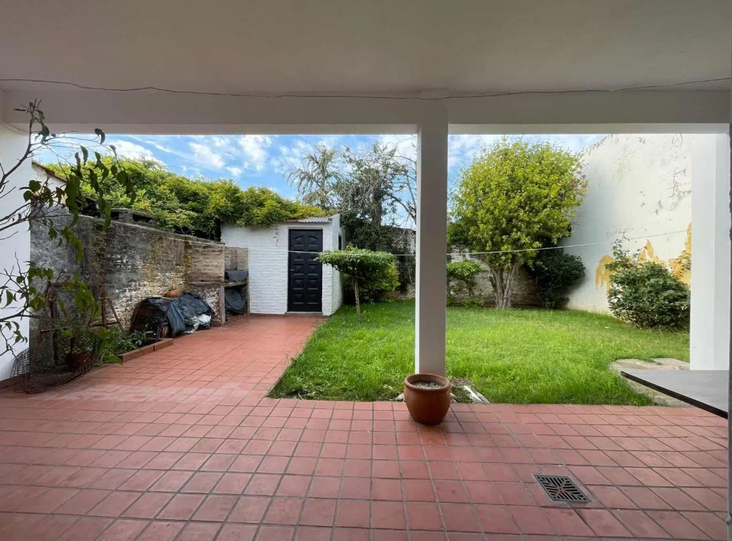 CASA 3 AMBIENTES COCHERA JARDIN PARRILLA LAVADERO 8