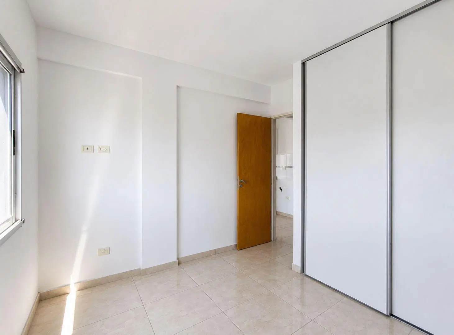 DEPARTAMENTO 2 AMBIENTES BALCON COCHERA 5
