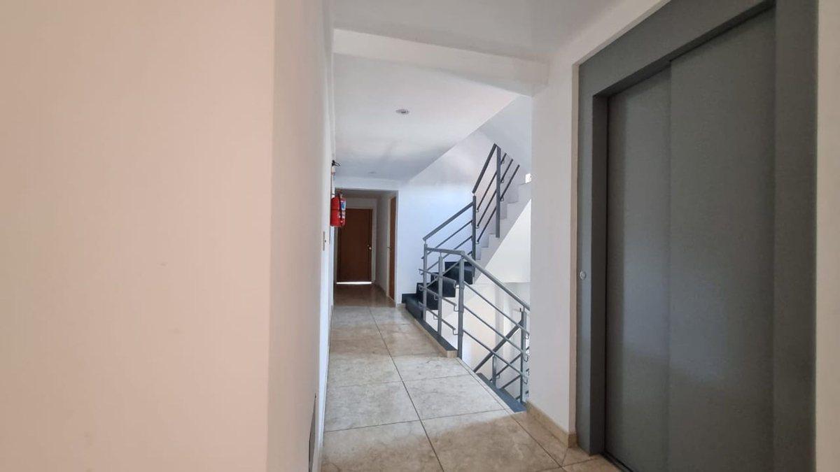 Foto de DEPARTAMENTO 2 AMBIENTES BALCON COCHERA, imagen 2