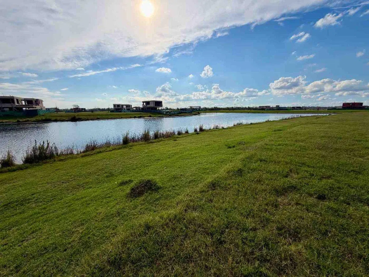 VENTA DE LOTE AL AGUA EN PUERTOS DEL LAGO 8