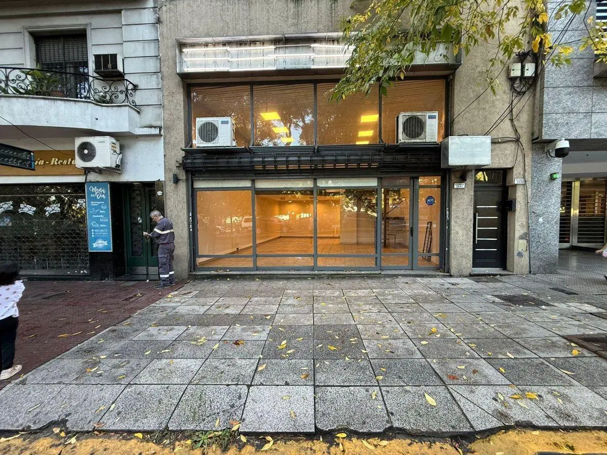 LOCAL COMERCIAL  EN PARQUE PATRICIOS 4