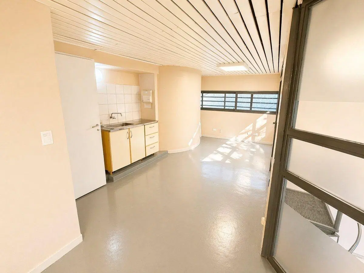 LOCAL COMERCIAL  EN PARQUE PATRICIOS 3
