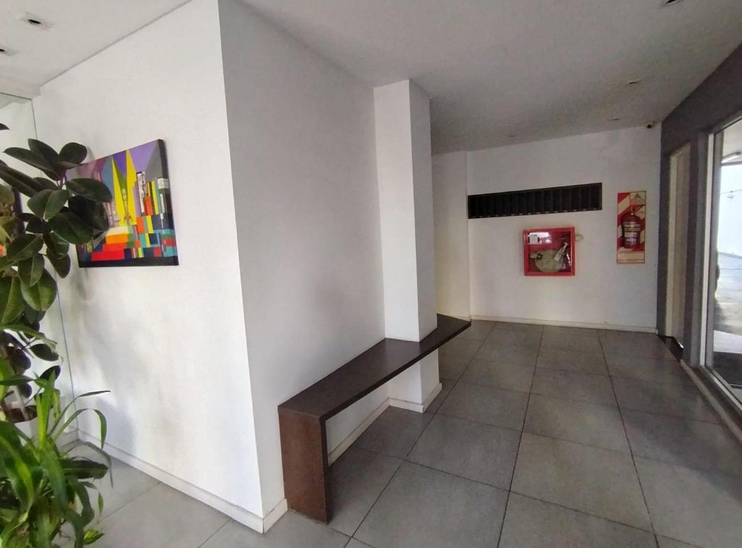 Foto de VENTA 3 AMBIENTES AL FRENTE CON BALCON Y COCHERA, imagen 3