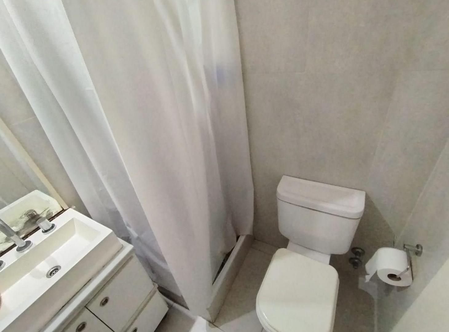 Foto de VENTA 3 AMBIENTES AL FRENTE CON BALCON Y COCHERA, imagen 5