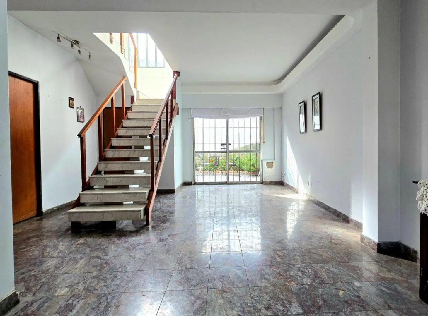 VENTA CASA AGRONOMIA 4 AMBIENTES COCHERA Y PATIO 4