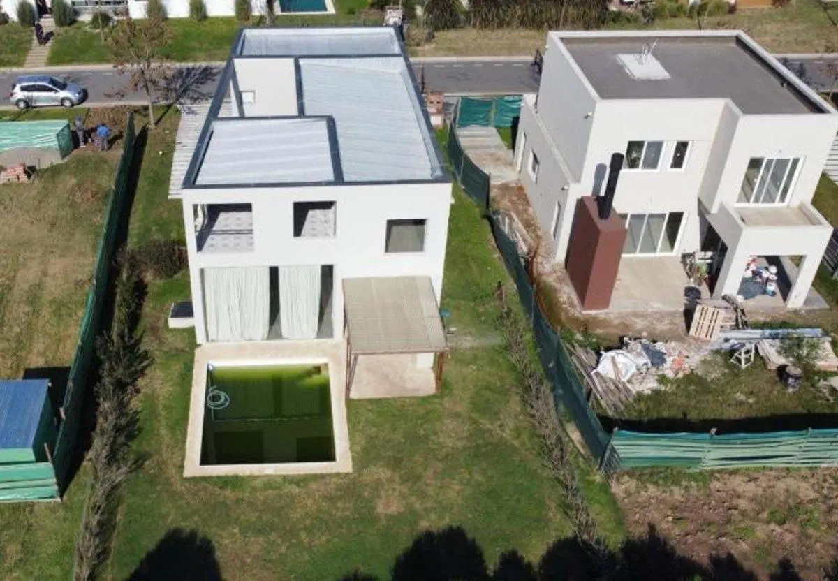 VENTA CASA 5 AMBIENTES PUERTOS DEL LAGO 2