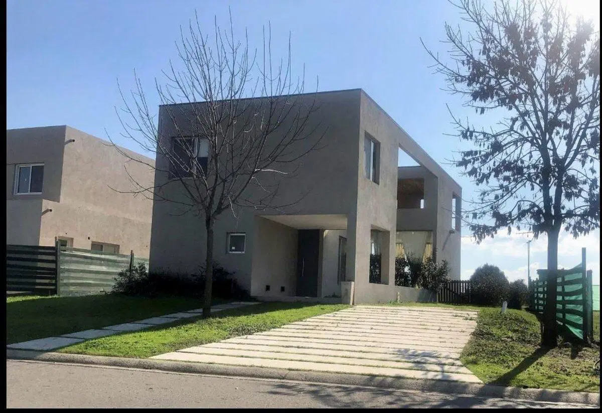 VENTA CASA 5 AMBIENTES PUERTOS DEL LAGO 3