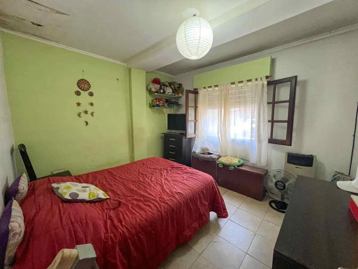 CASA 3 AMBIENTES JARDIN Y COCHERA A REFACCIONAR 2