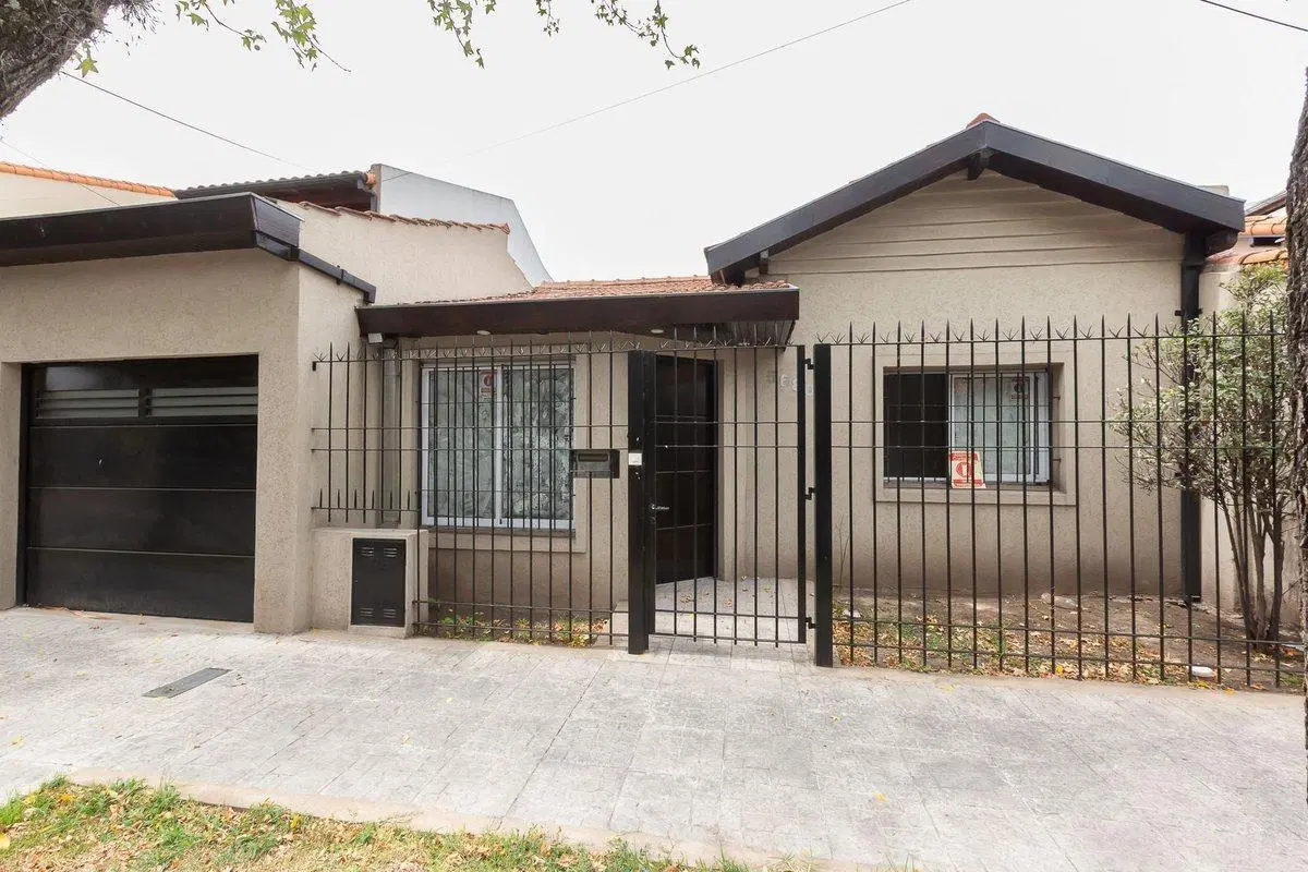 3 AMBIENTES CARAPACHAY JARDIN COCHERA PARRILLA 8