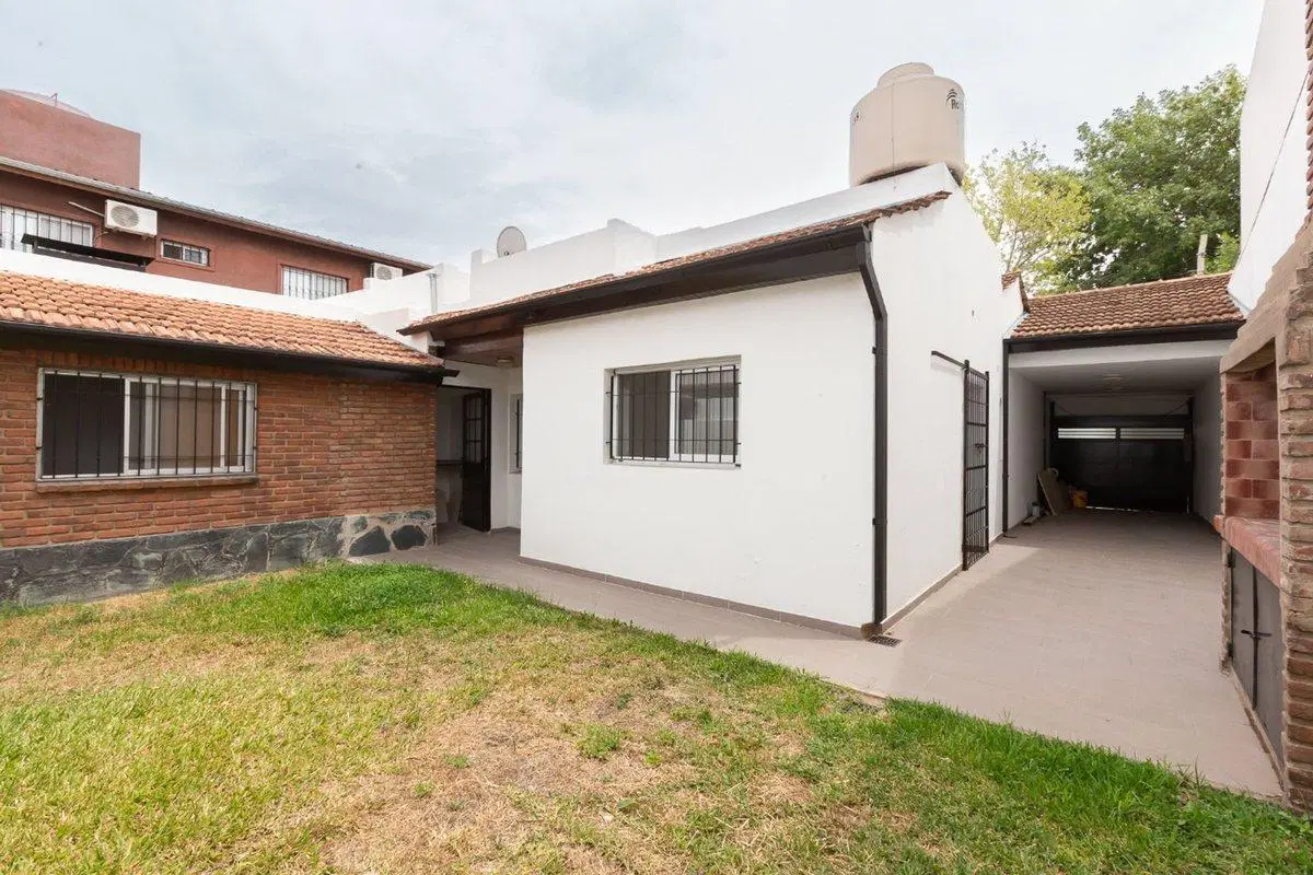 3 AMBIENTES CARAPACHAY JARDIN COCHERA PARRILLA 4