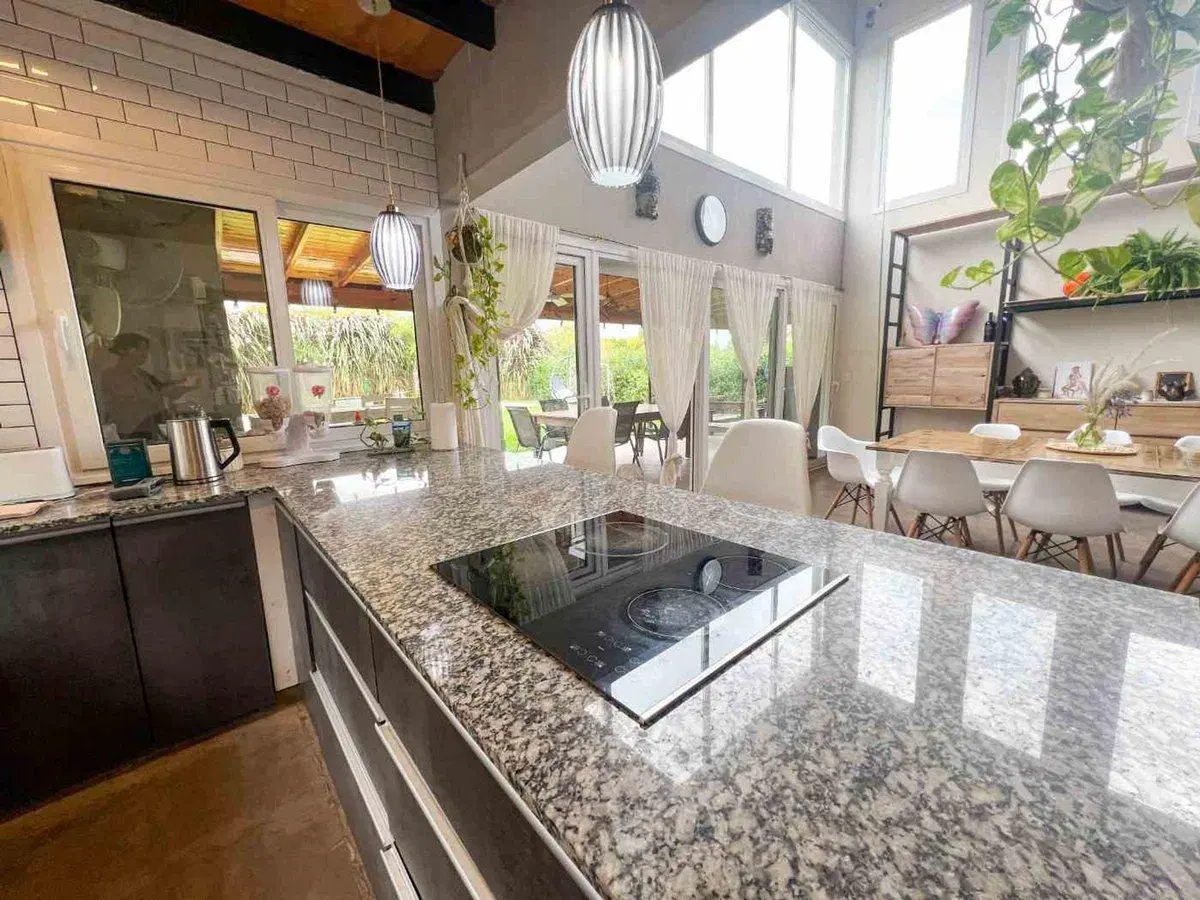 VENTA CASA 6 AMBIENTES SANTA ELENA PILETA CAVA 5