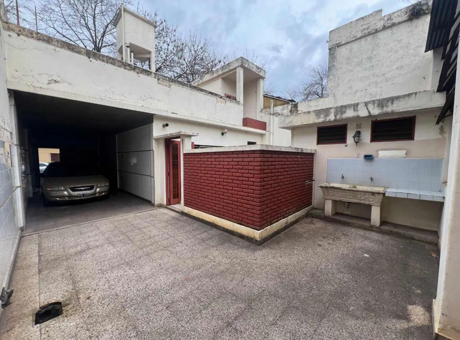 VENTA DEPOSITO CON VIVIENDA  AL FRENTE  COCHERA 2