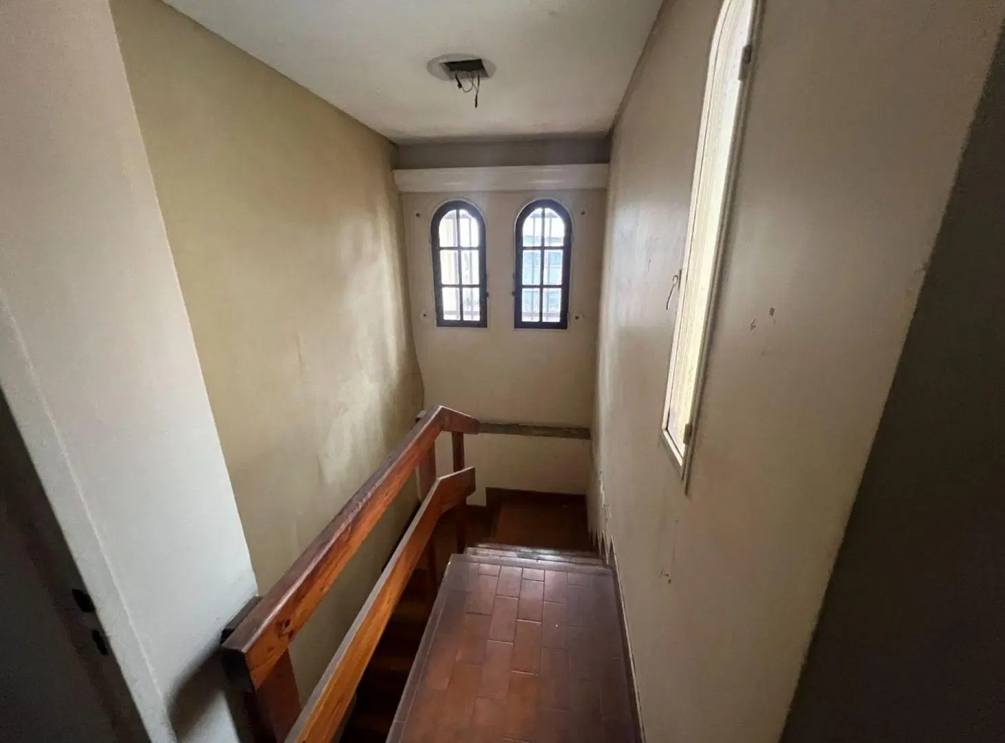 VENTA DEPOSITO CON VIVIENDA  AL FRENTE  COCHERA 5