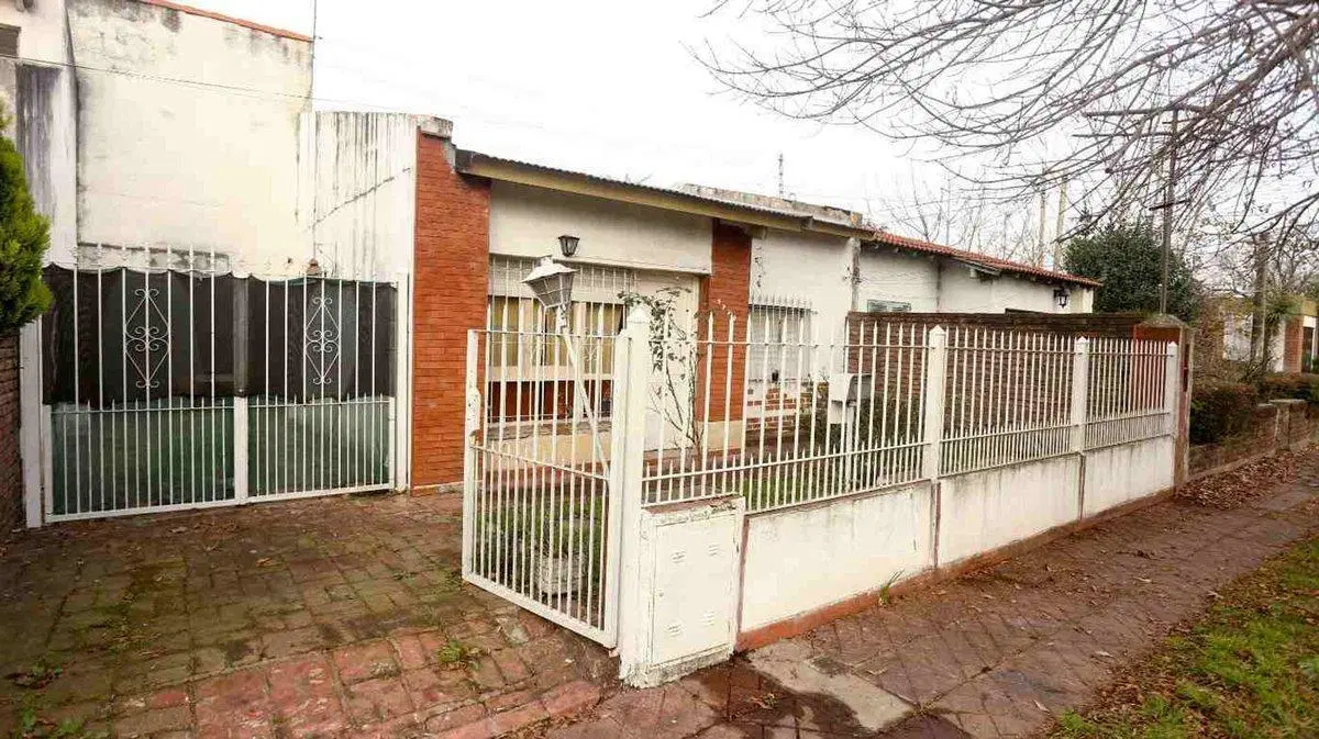 CASA 3 AMBIENTES LONGCHAMPS PATIO 4