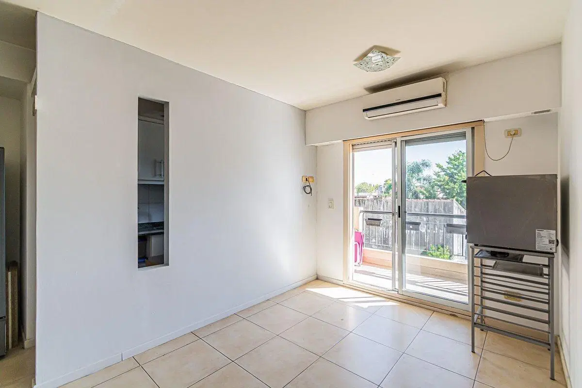 DEPARTAMENTO MONOAMBIENTE BALCÓN EN SANTOS LUGARES 3
