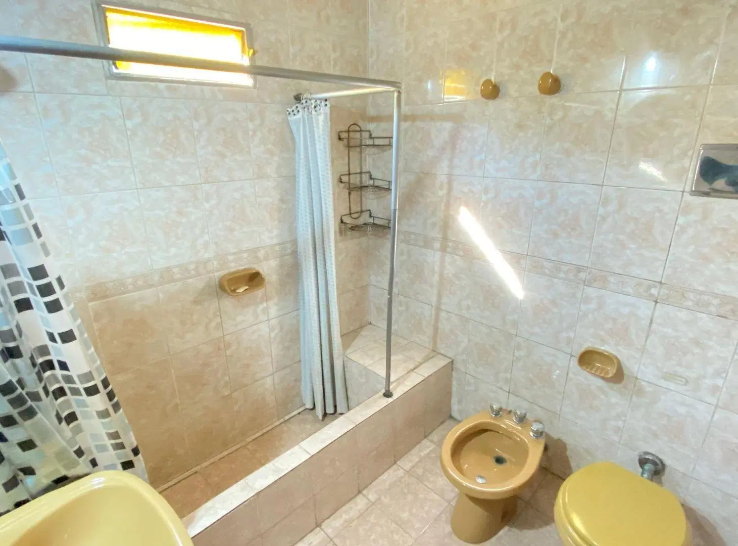 CASA 3 AMBIENTES LOTE PROPIO CON PARQUE Y QUINCHO 8