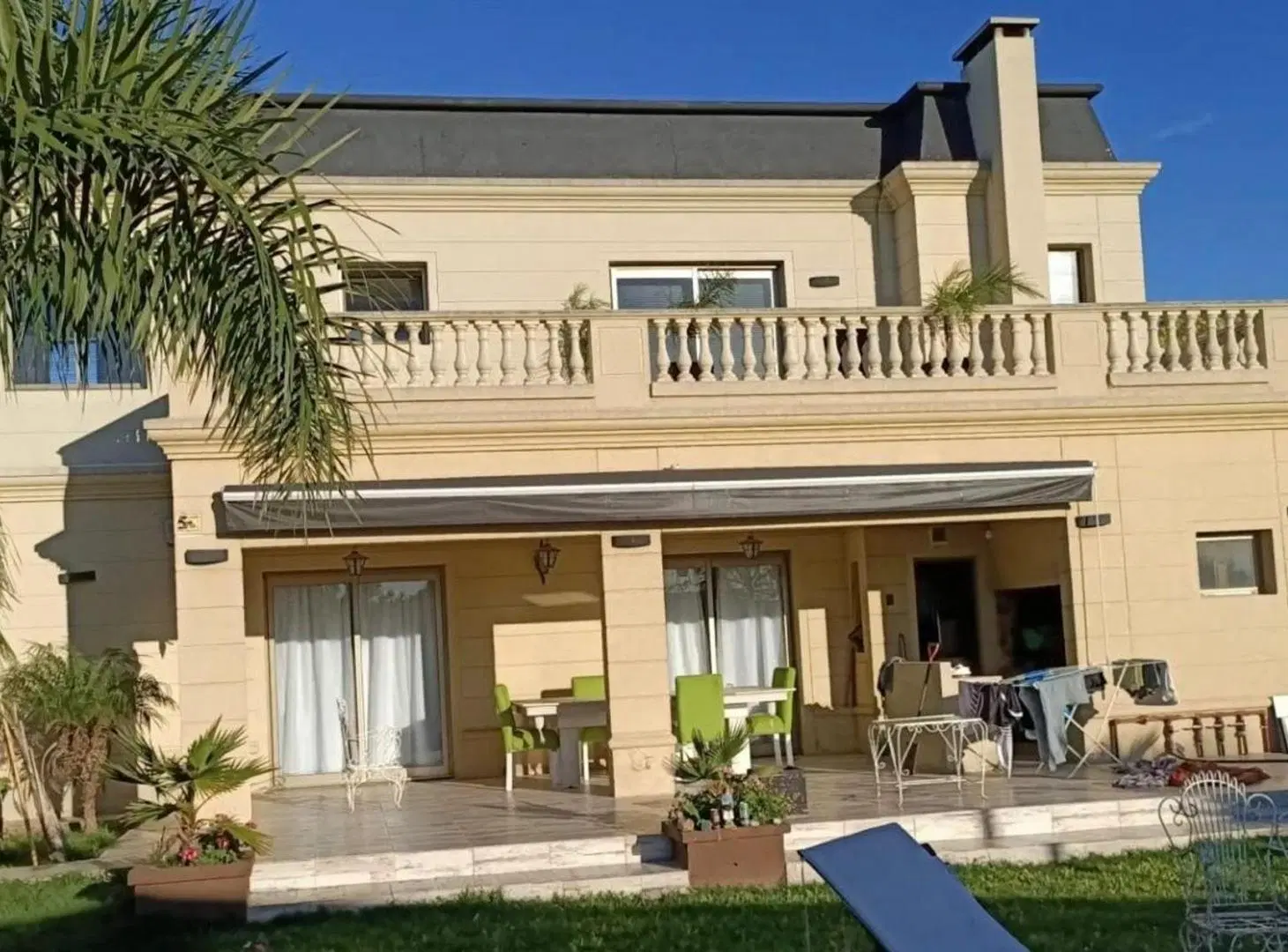 CASA EN VENTA ESTILO FRANCES 6 AMBIENTES 3