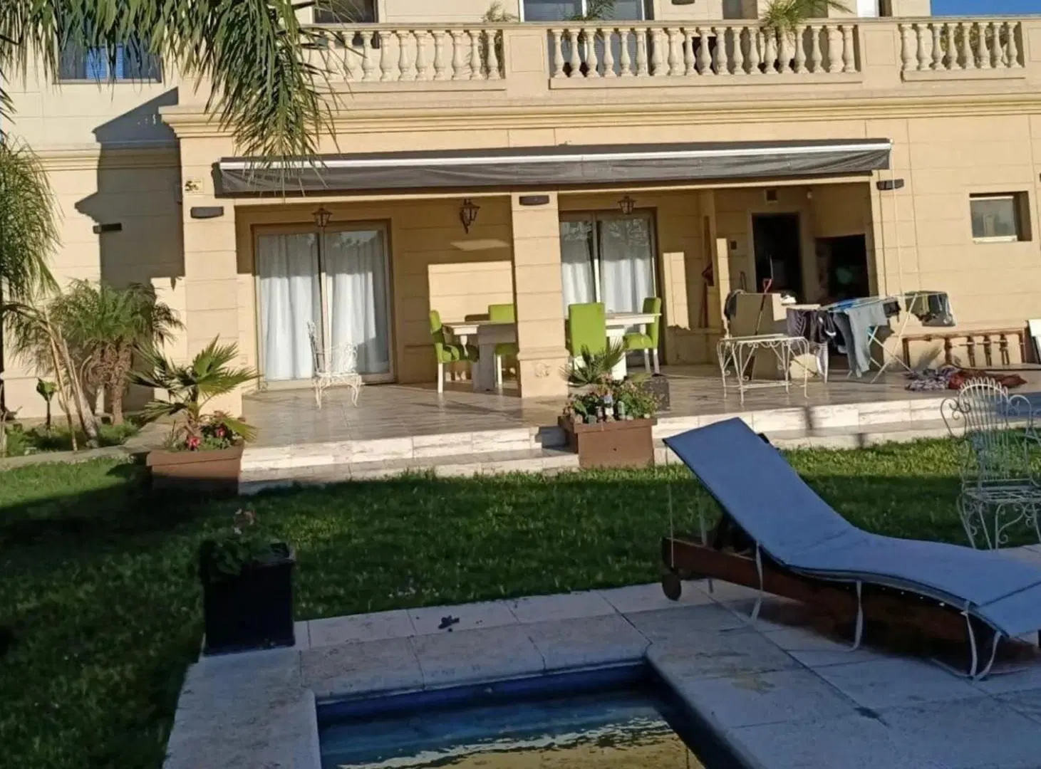 CASA EN VENTA ESTILO FRANCES 6 AMBIENTES 8