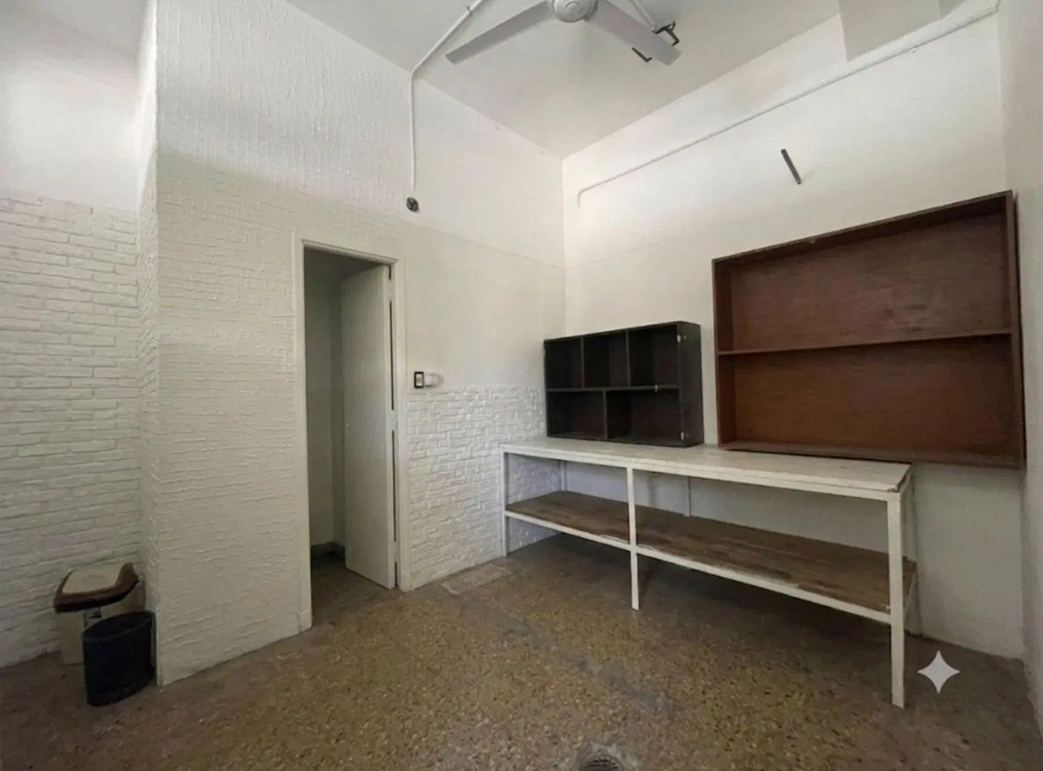 LOCAL CON OFICINAS DEPOSITO BAÑO PARQUE CHACABUCO 8
