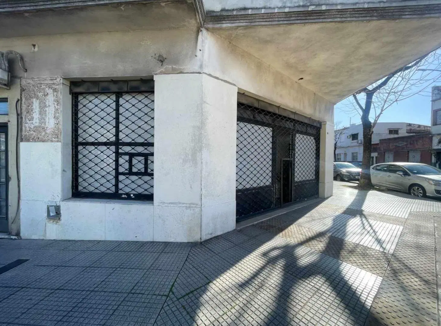 LOCAL CON OFICINAS DEPOSITO BAÑO PARQUE CHACABUCO 4