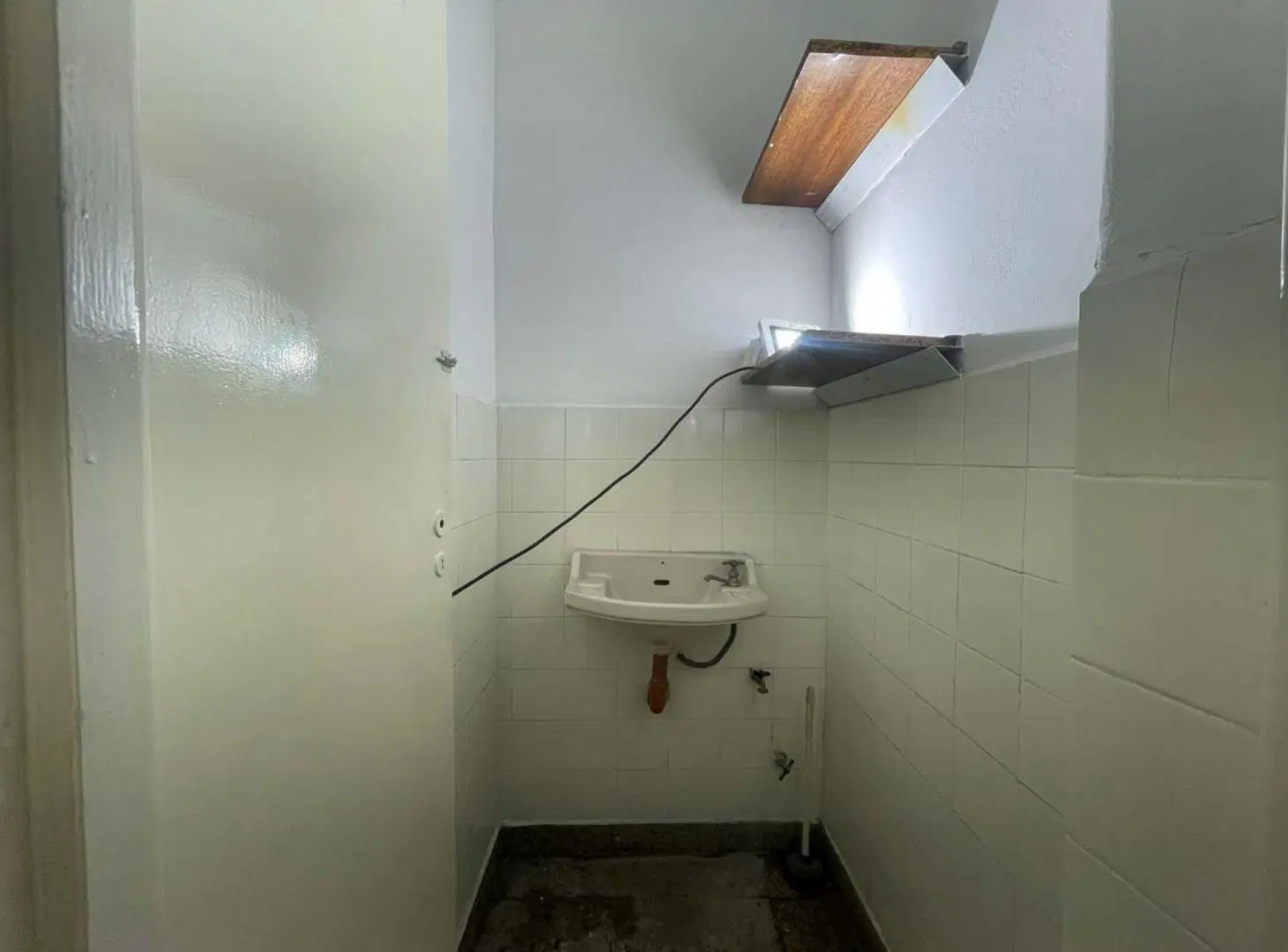 LOCAL CON OFICINAS DEPOSITO BAÑO PARQUE CHACABUCO 5