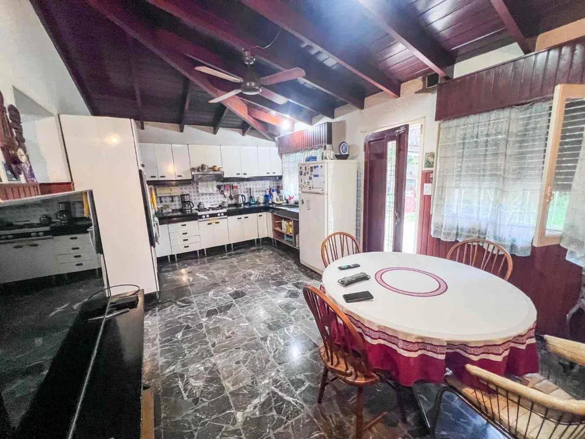 CASA 4 AMBIENTES CON JARDIN Y COCHERA 2
