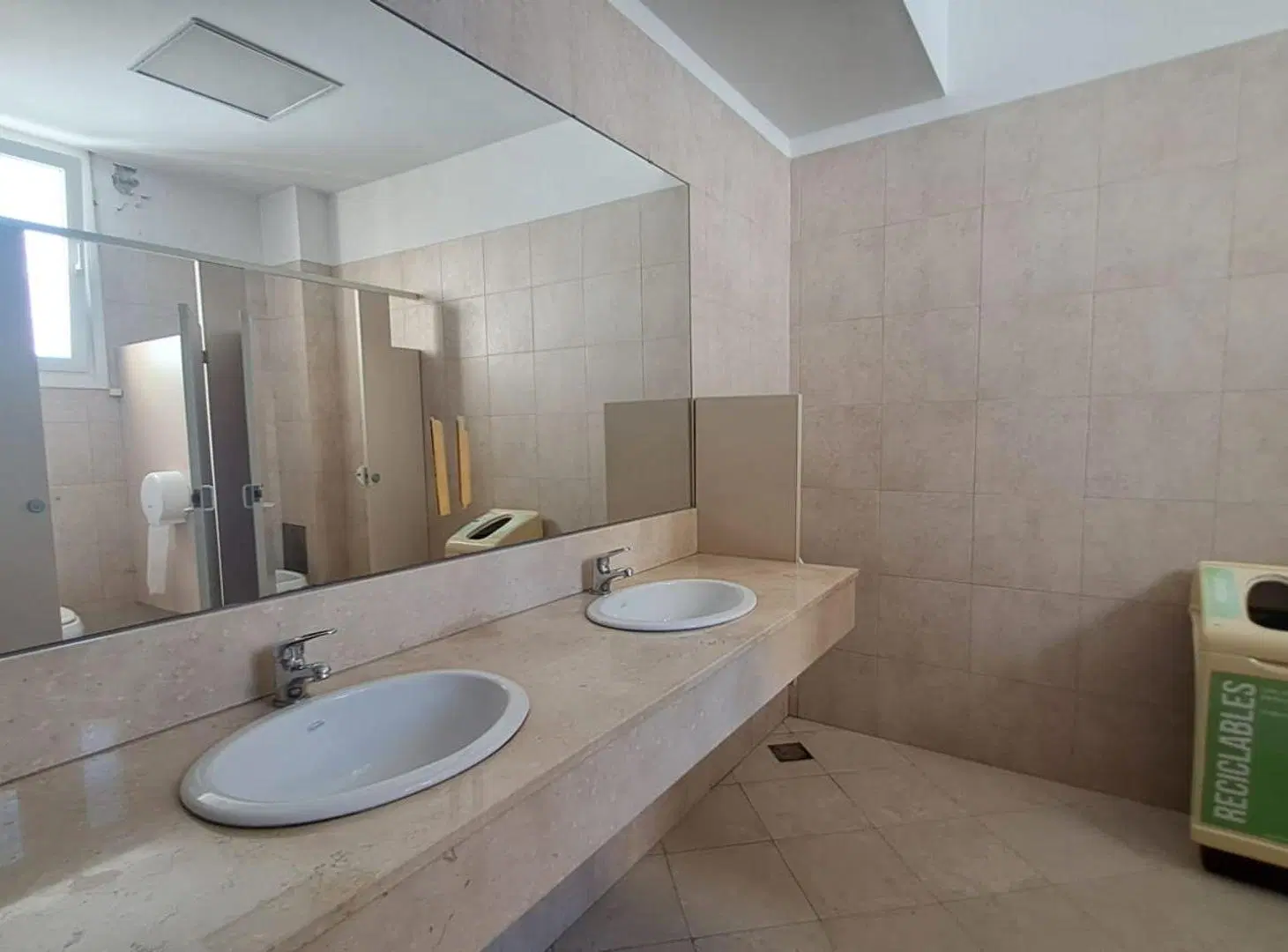 ALQUILER OFICINA  203 METROS MONSERRAT 4