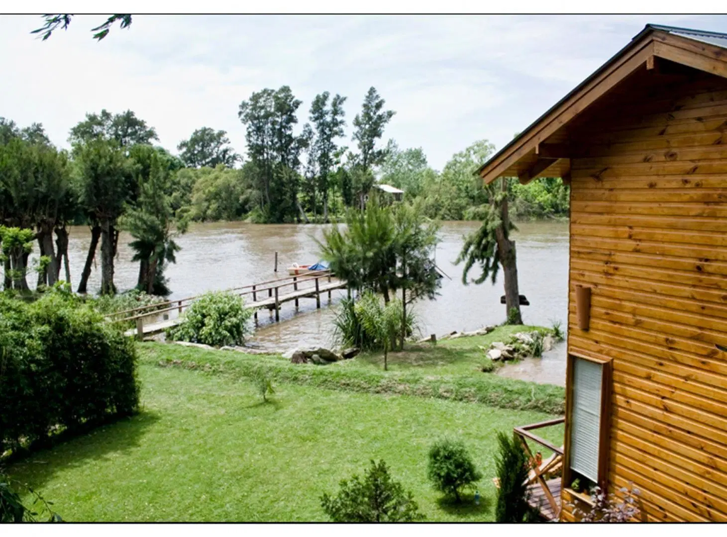 VENTA DE TERRENO CON 3 CABAÑAS CANAL ARIAS DELTA 8
