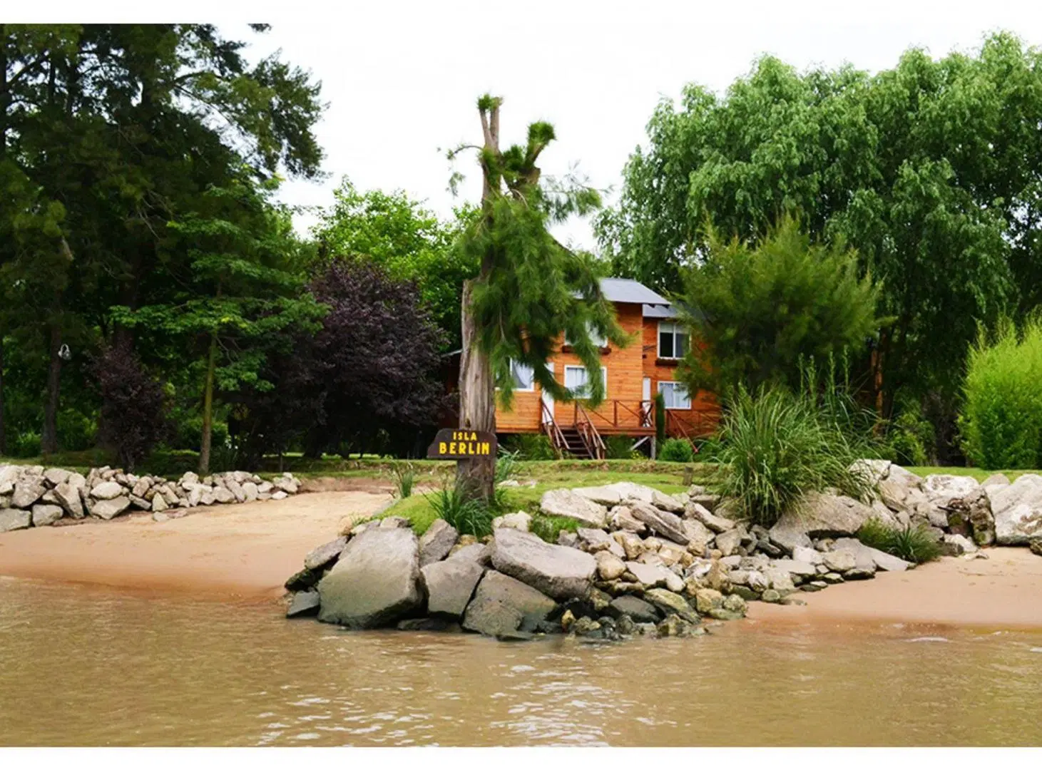 VENTA DE TERRENO CON 3 CABAÑAS CANAL ARIAS DELTA 3