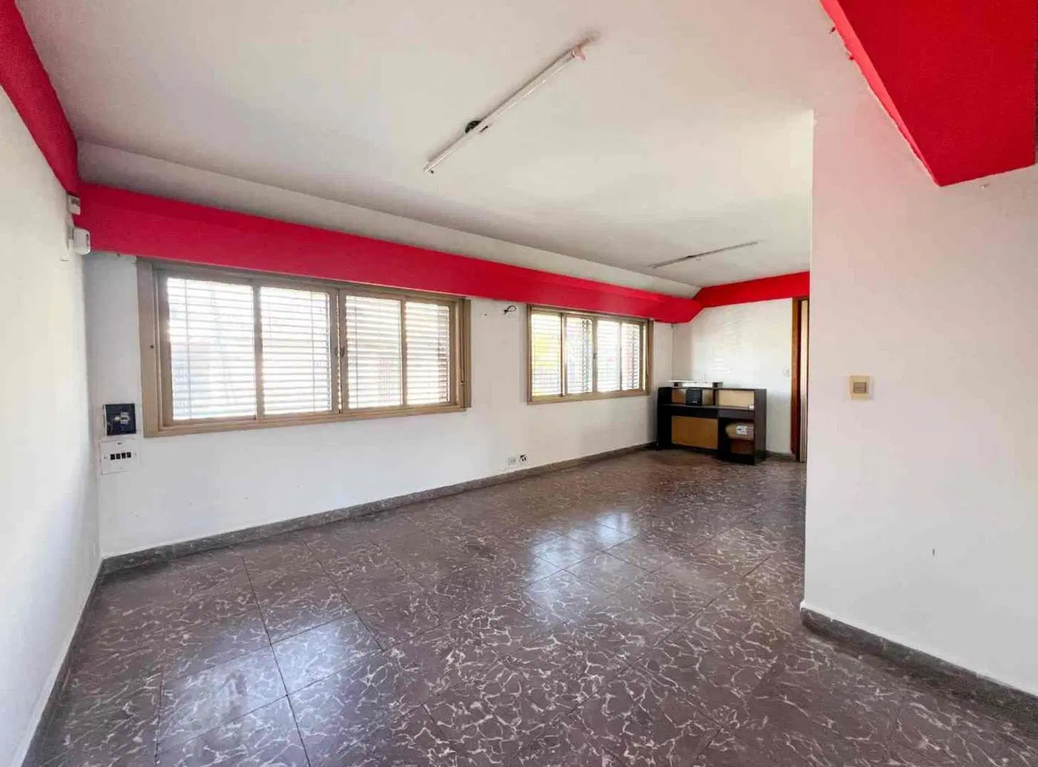 VENTA LOCAL CON VIVIENDA BARRIO AGUERO MORON 8