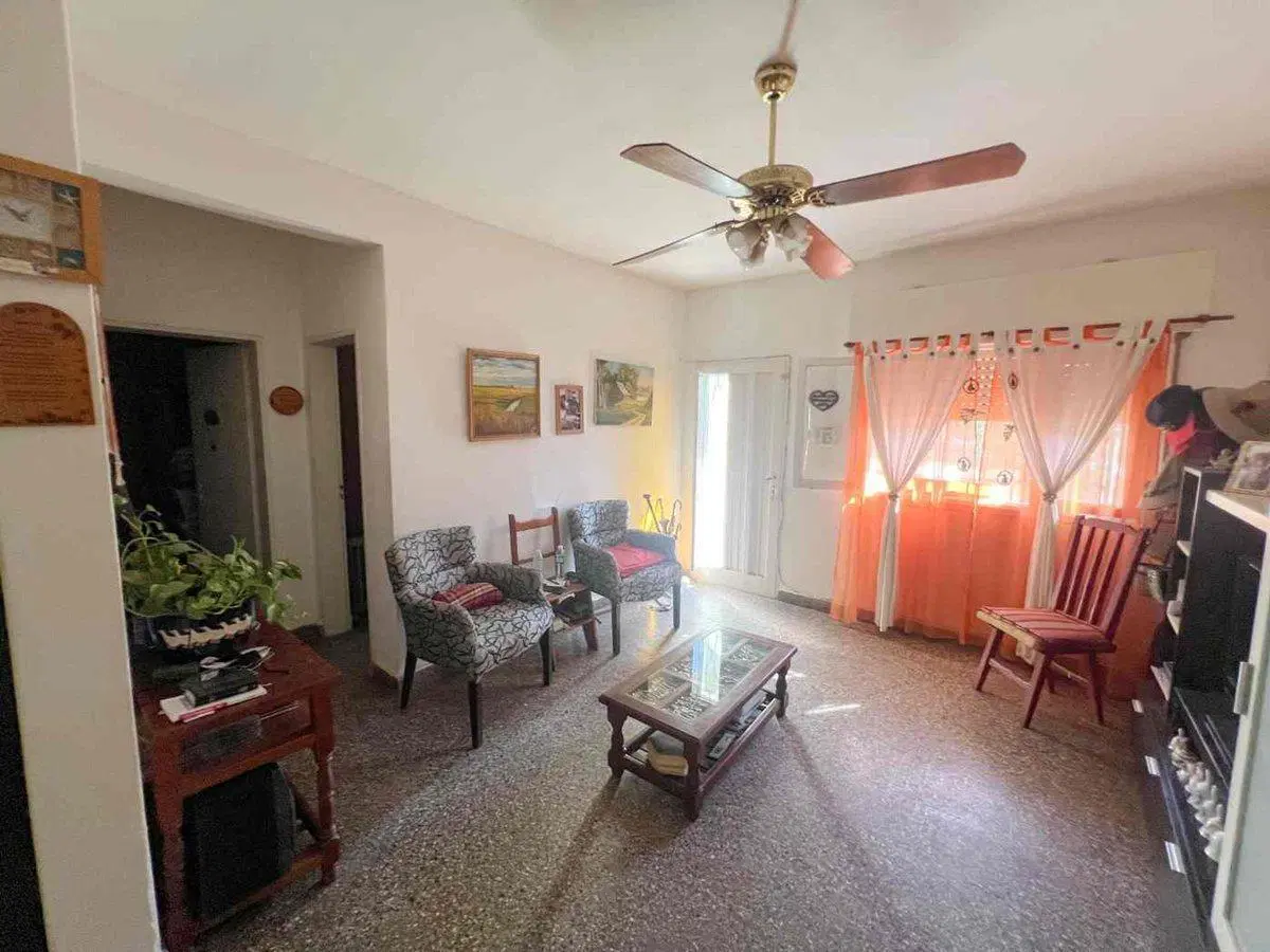 VENTA CASA 3 AMBIENTES JARDIN PILETA DOMSELAAR 2