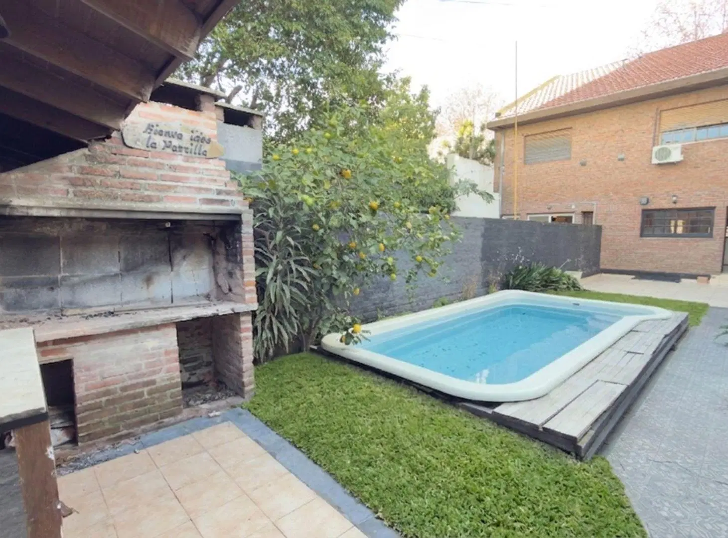 TRIPLEX 4 AMBIENTES PATIO QUINCHO PARRILLA COCHERA 4