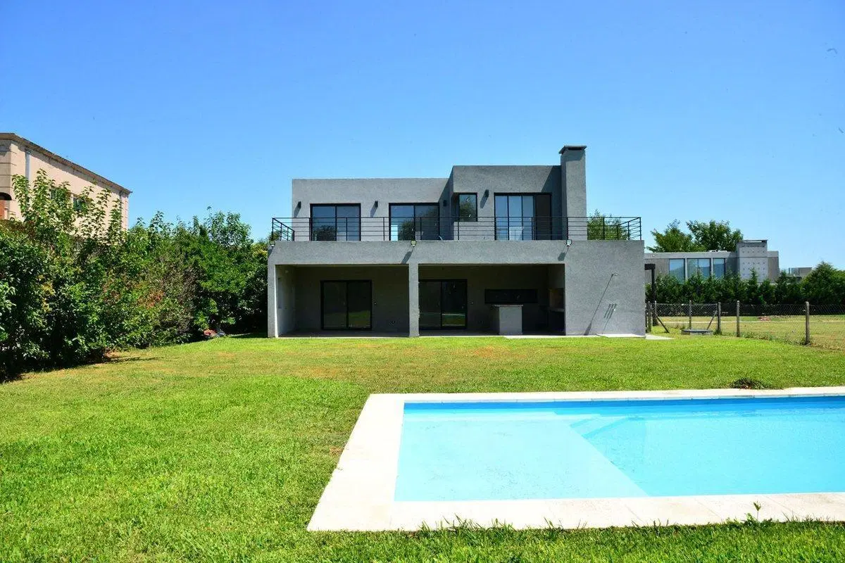 CASA 5 AMBIENTES A ESTRENAR PARQUE PILETA 8