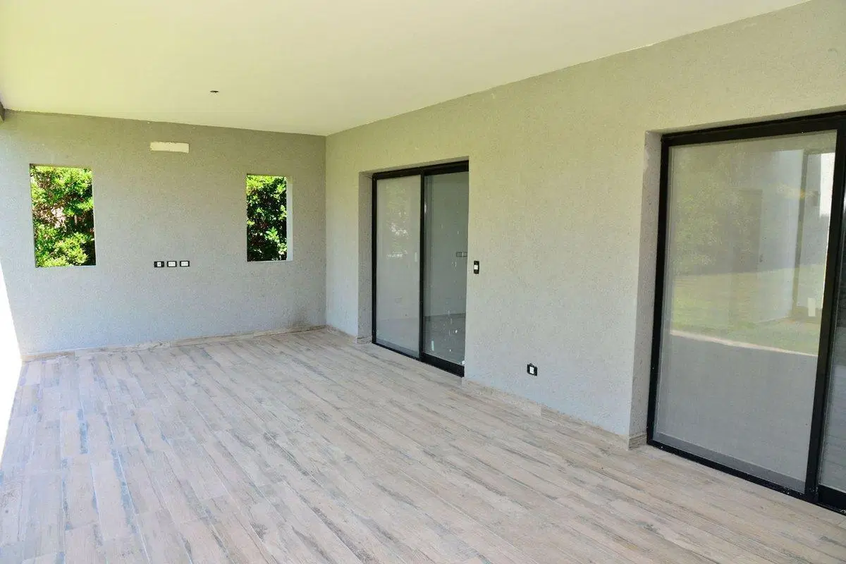CASA 5 AMBIENTES A ESTRENAR PARQUE PILETA 4