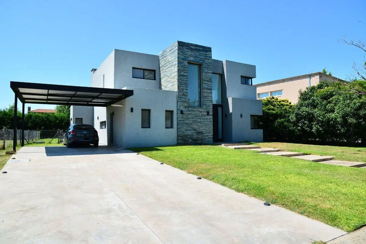 CASA 5 AMBIENTES A ESTRENAR PARQUE PILETA 3