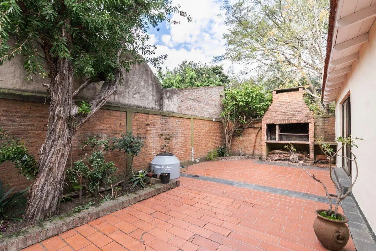 VENTA CASA 5 AMBIENTES COCHERA QUINCHO ADROGUE 1